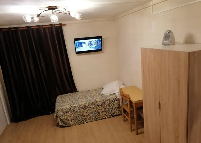 Penedes Hostal *