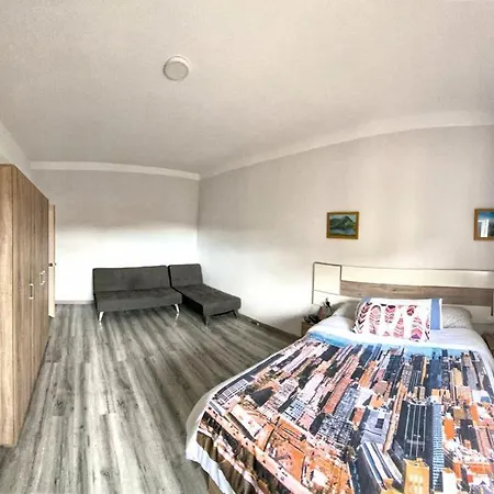 Hostel Penedes